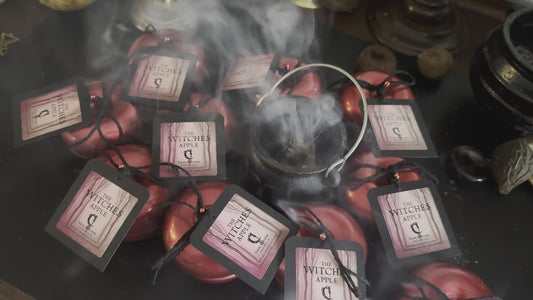 THE WITCHS APPLE Soy Wax Candle